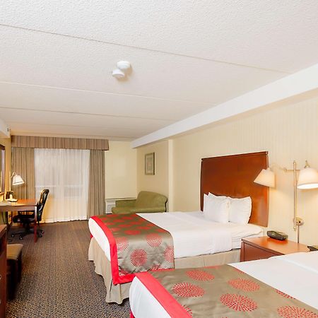 Ramada By Wyndham Niagara Falls By The River Exterior foto