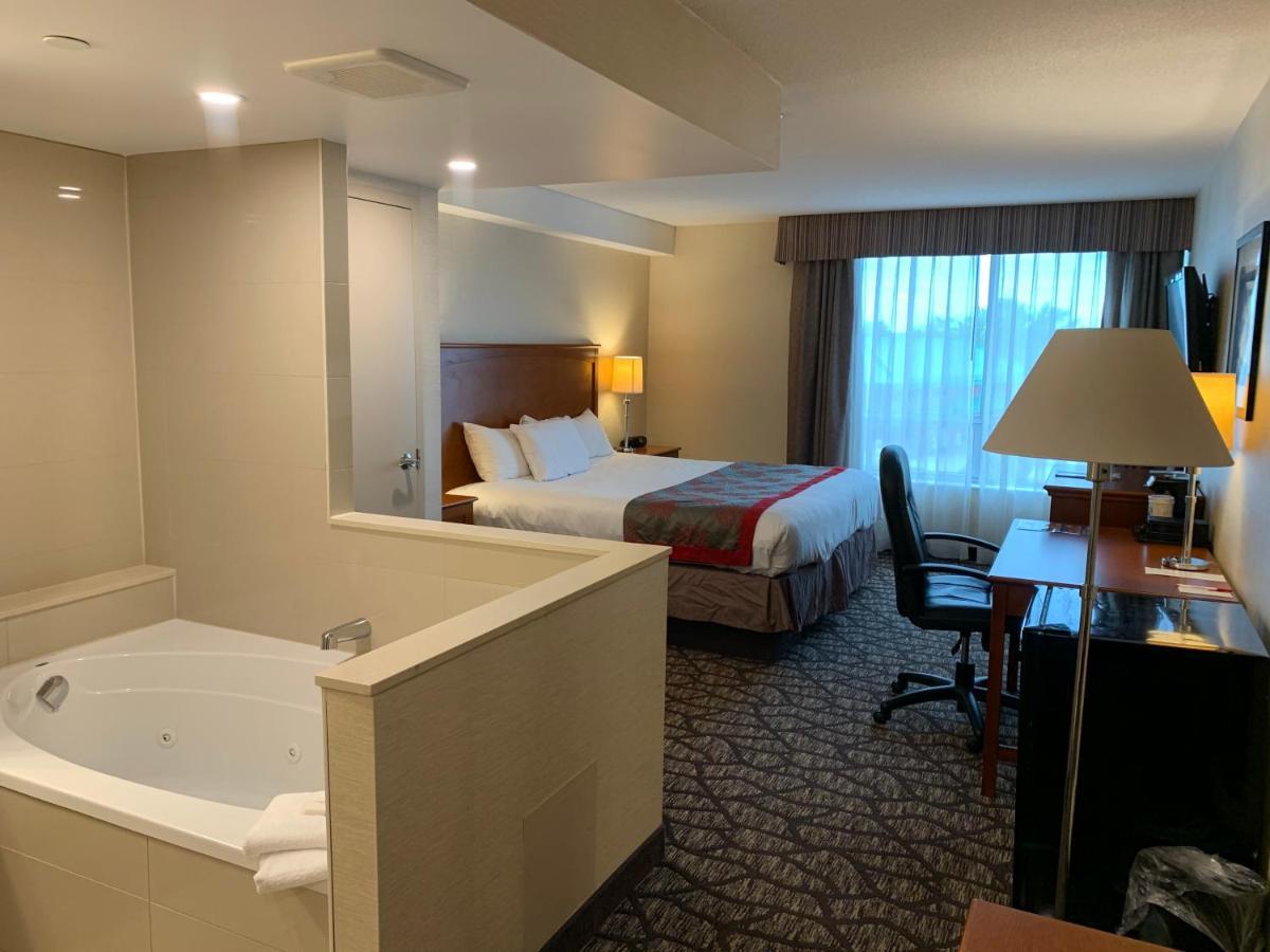 Ramada By Wyndham Niagara Falls By The River Exterior foto