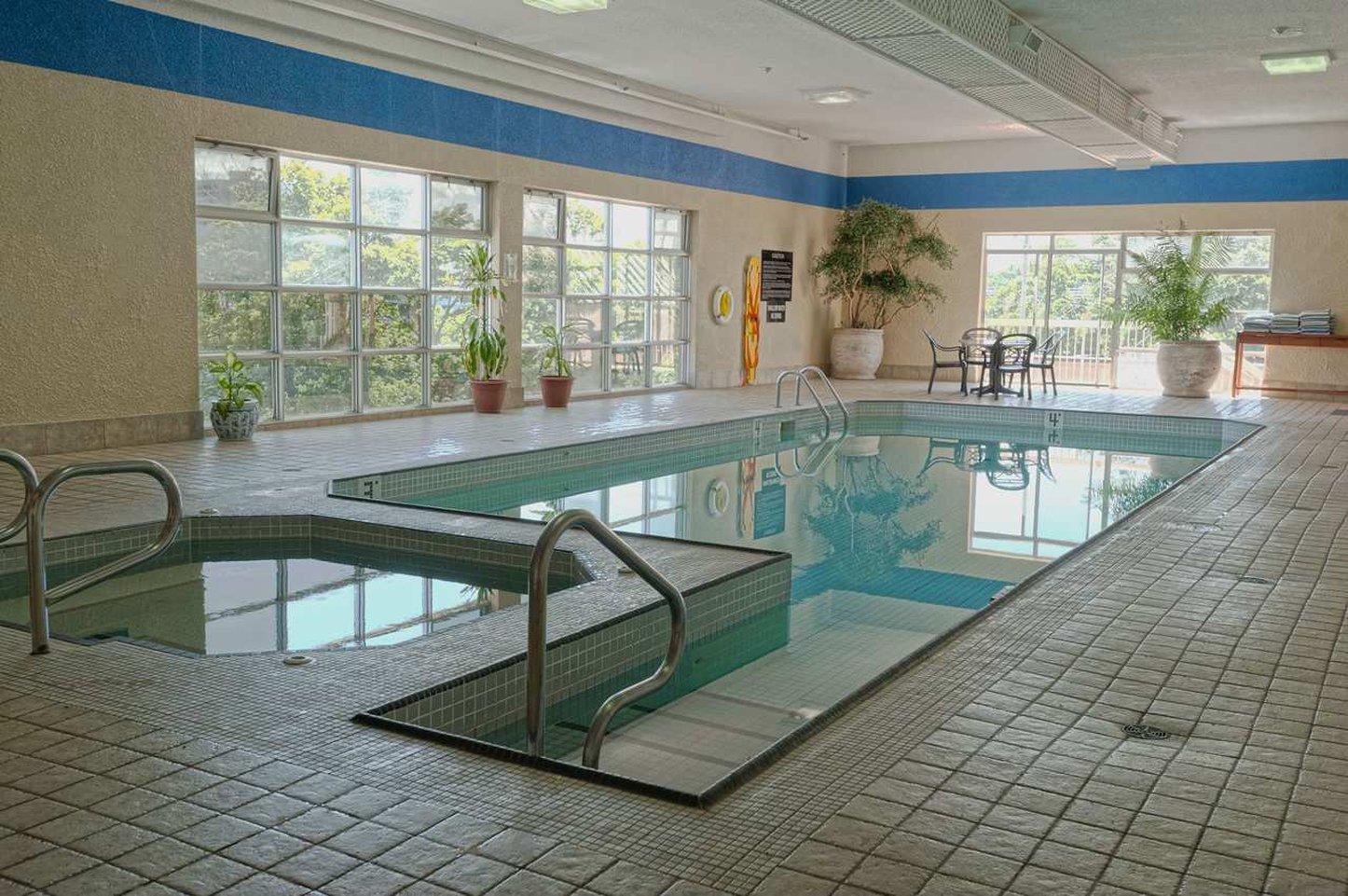 Ramada By Wyndham Niagara Falls By The River Exterior foto
