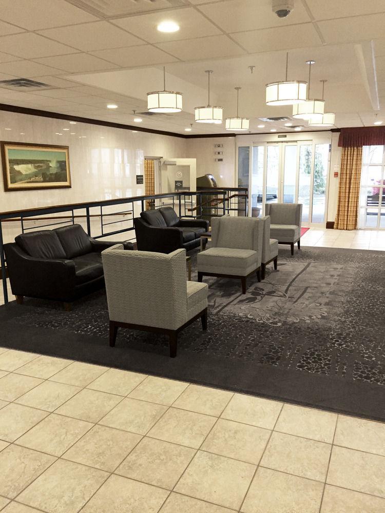 Ramada By Wyndham Niagara Falls By The River Exterior foto