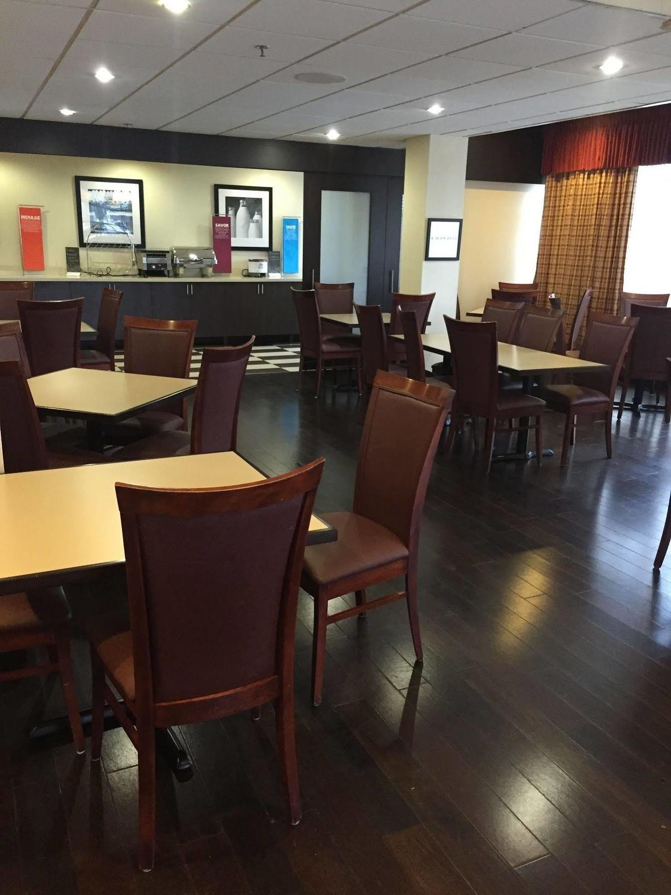 Ramada By Wyndham Niagara Falls By The River Exterior foto