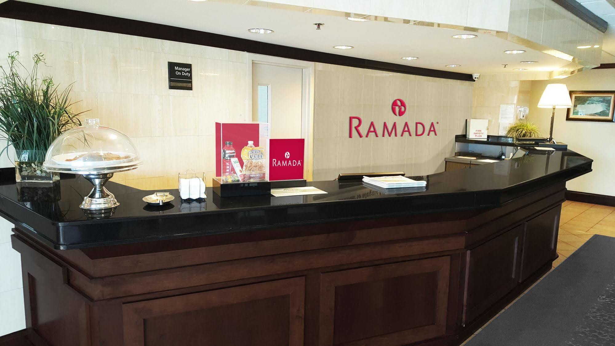 Ramada By Wyndham Niagara Falls By The River Exterior foto